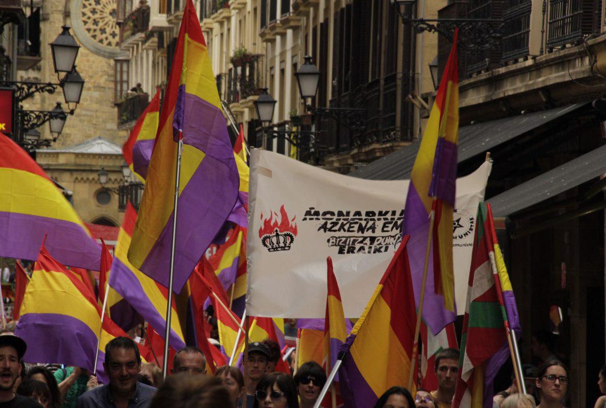 Imágenes de la manifestación por la III República en Donostia.