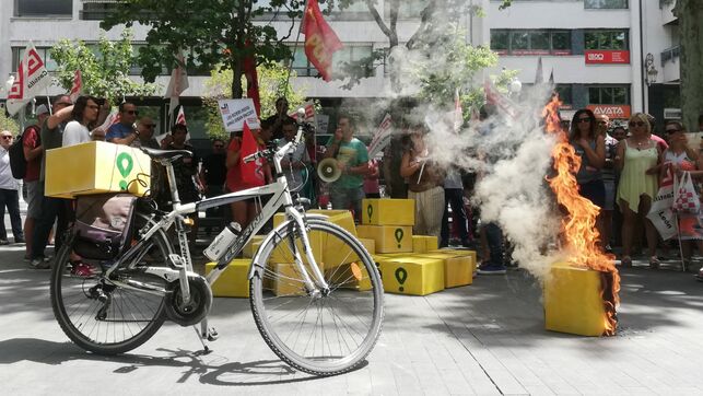 El PCE-EPK respalda la huelga de los “riders” y pide que se actúe para garantizar su seguridad y acabar con su precaria situación.