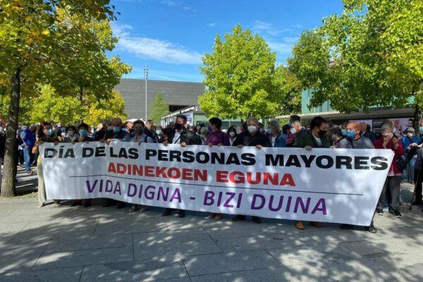 Movilización en defensa de las pensiones públicas en Pamplona.