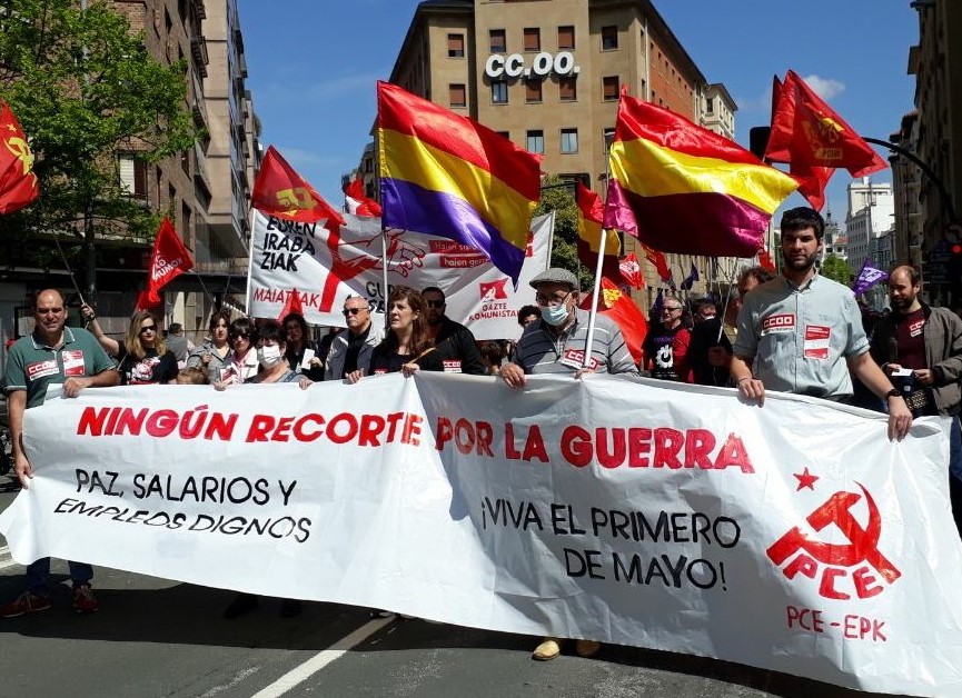 El PCE-EPK ha participado en las movilizaciones del 1 de Mayo bajo el lema “Paz, salarios y empleos dignos” plasmado en las pancartas que abrían los cortejos “rojos”.