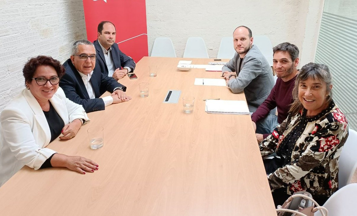 La dirección del PCE-EPK se reúne en Bilbao con Marcelo Medina González, embajador de Cuba en España.