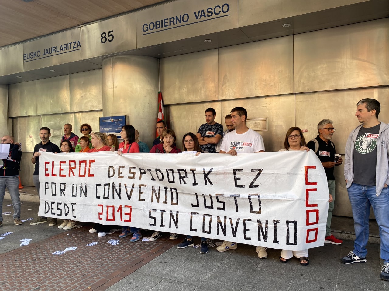 El Gobierno Vasco habla de pactos de país mientras es incapaz de garantizar unas condiciones dignas a las trabajadoras encargadas de la limpieza de sus oficinas.