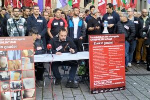 El PCE-EPK participa en la concentración convocada para denunciar que la lucha sindical no es delito ante la citación de varios sindicalistas por su participación en las huelgas del Metal de Bizkaia.