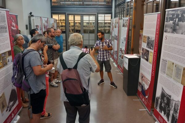 La Biblioteca Pública de Tudela acoge el mes de septiembre la exposición itinerante que resume los 100 años de comunismo en Navarra.