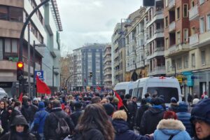 El PCE-EPK considera fuera de lugar la actuación policial llevada a cabo durante la manifestación del 3 de marzo en Gasteiz y se solidariza con los manifestantes heridos.