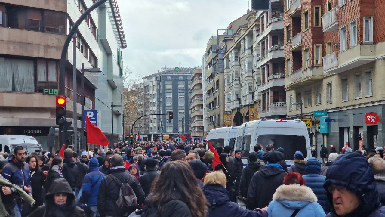 El PCE-EPK considera fuera de lugar la actuación policial llevada a cabo durante la manifestación del 3 de marzo en Gasteiz y se solidariza con los manifestantes heridos.